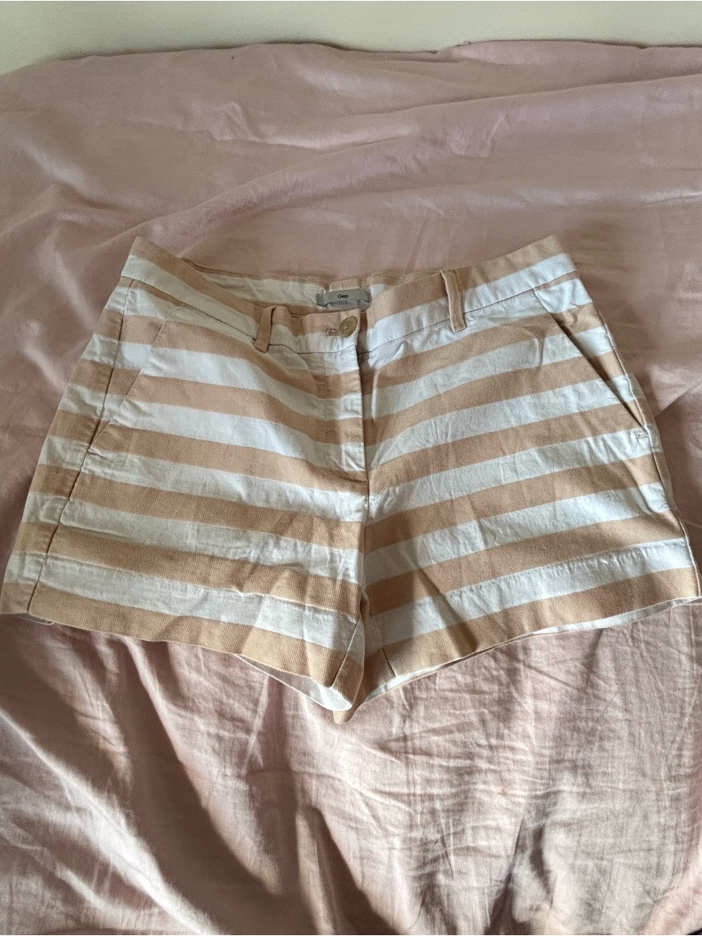 GAP Beige and White Striped High-Waist Women’s Shorts